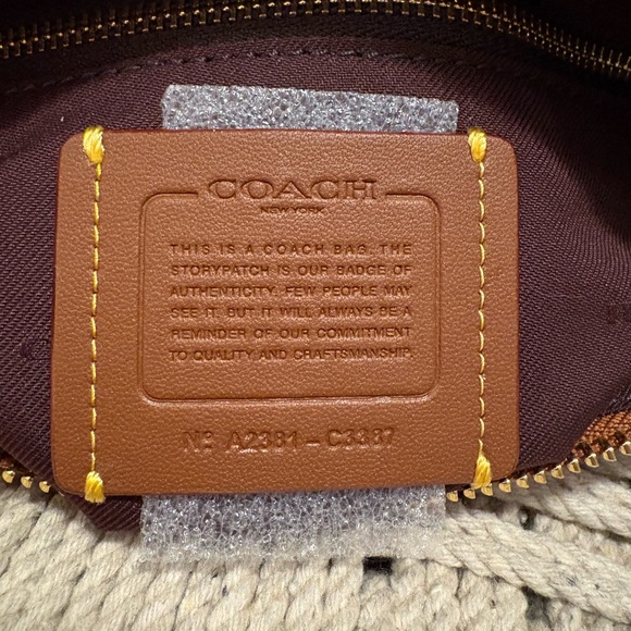 Coach 1941 Turnlock Pouch 26 in Burnished Amber. - Picture 4 of 4